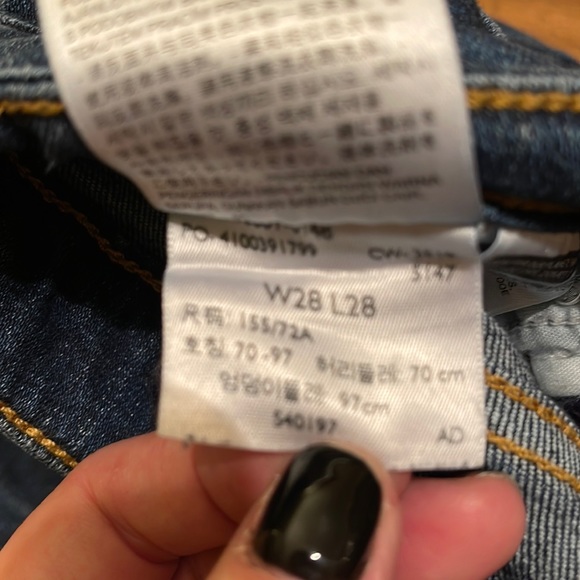 EUC Levi’s womens 711 distressed skinny jeans - Picture 7 of 9